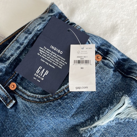BNWT Gap Denim Shorts - Picture 2 of 3